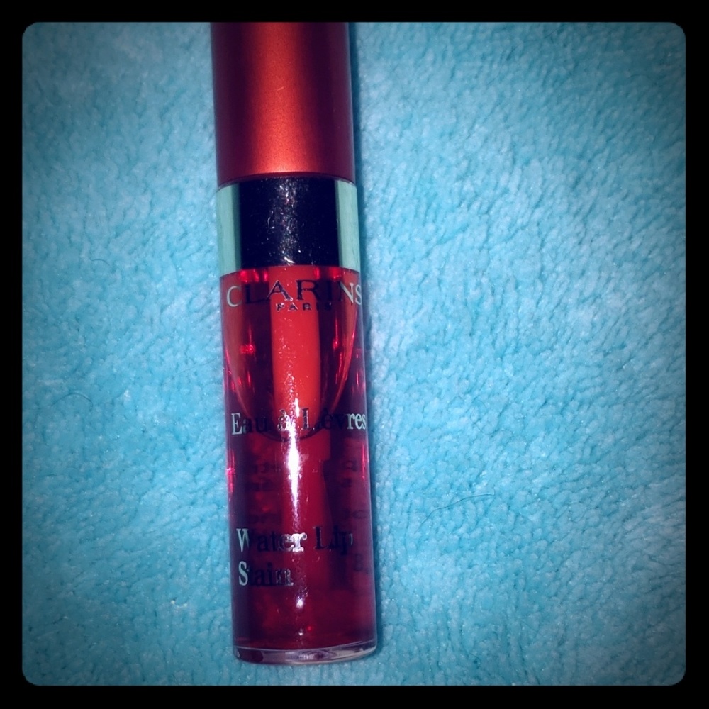 Red lip stain